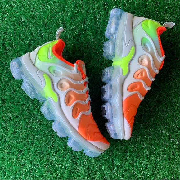 Nike VaporMax Plus Women’s - Picture 3 of 10